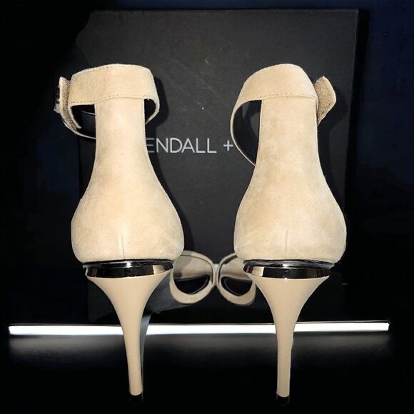 Kendall & Kylie beige suede Madelyn high heels sandals - Picture 5 of 8